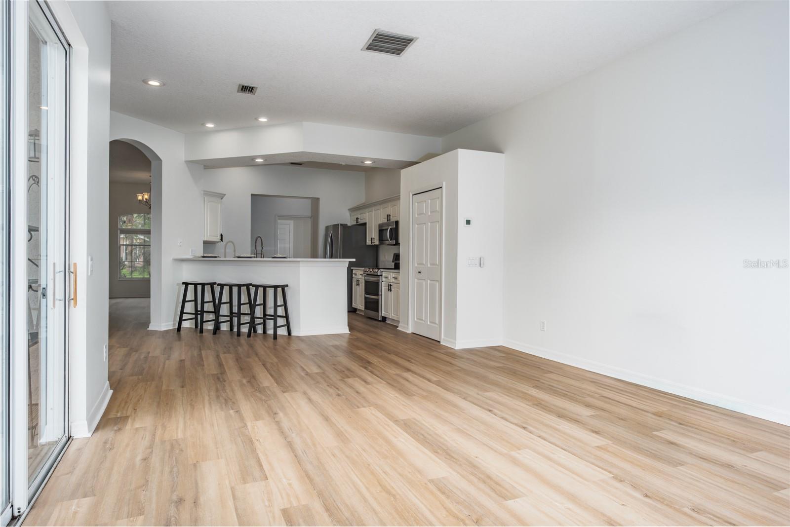 Image 20 of 67 For 527 Bridle Path Way