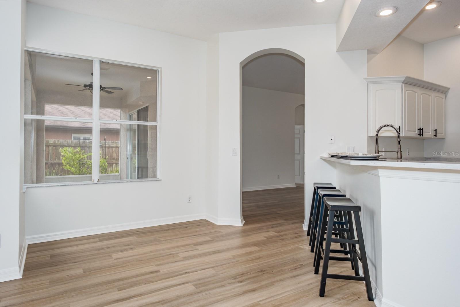 Image 22 of 67 For 527 Bridle Path Way