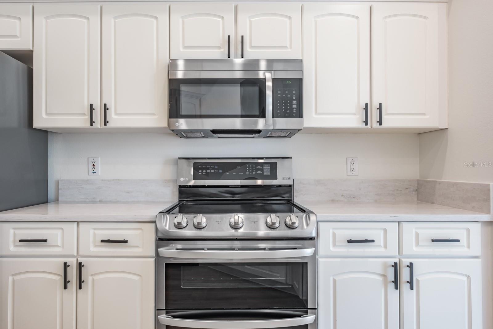 Image 28 of 67 For 527 Bridle Path Way