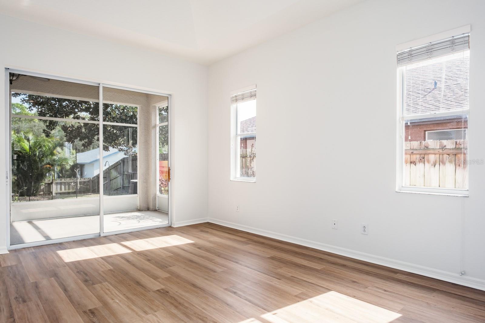 Image 30 of 67 For 527 Bridle Path Way