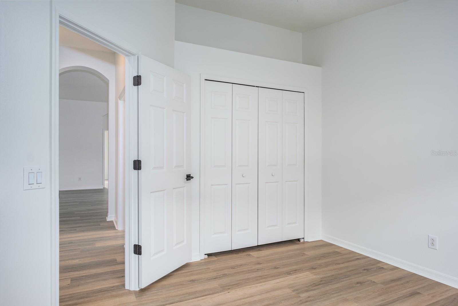 Image 42 of 67 For 527 Bridle Path Way