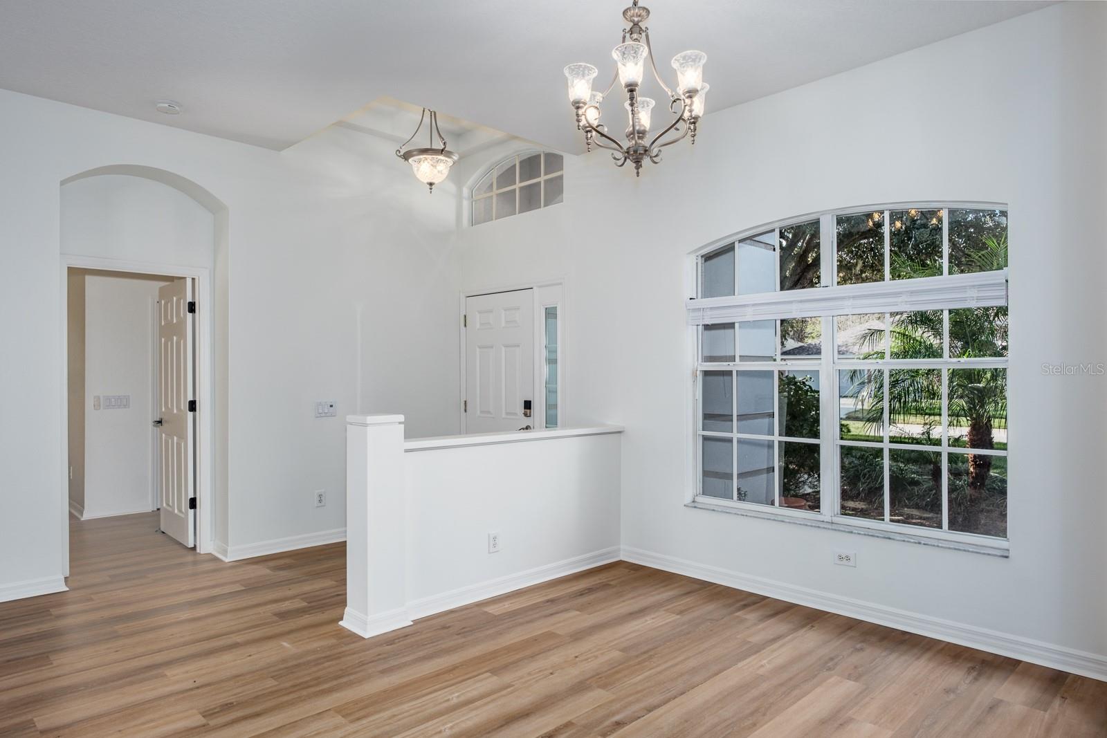 Image 9 of 67 For 527 Bridle Path Way