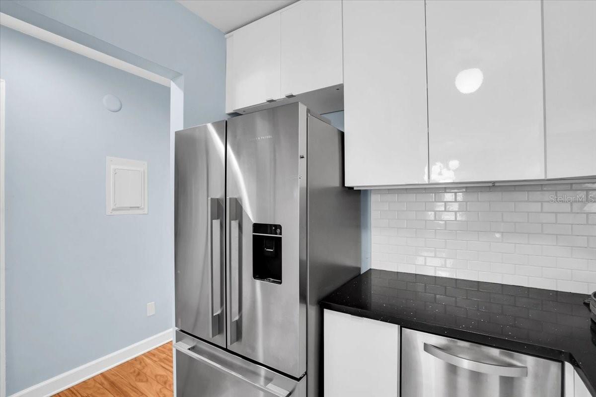 Image 14 of 37 For 101 Pompano Drive Se C