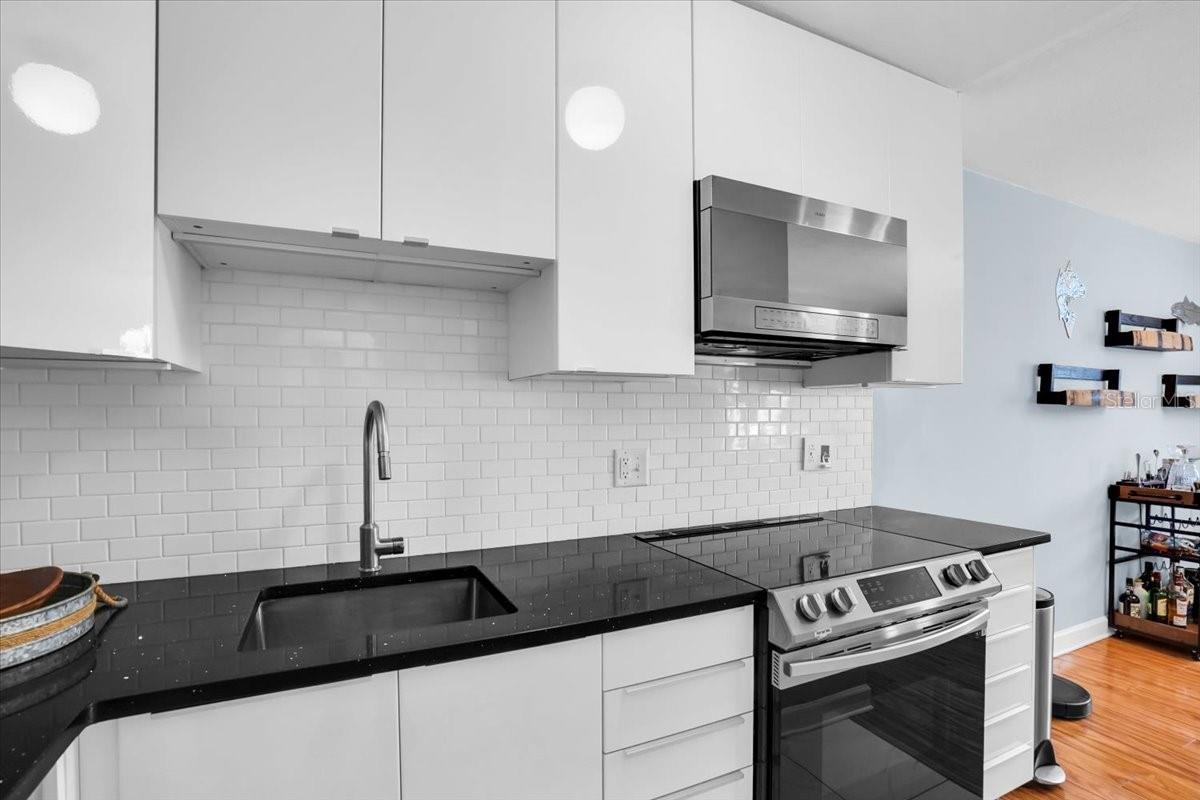 Image 15 of 37 For 101 Pompano Drive Se C