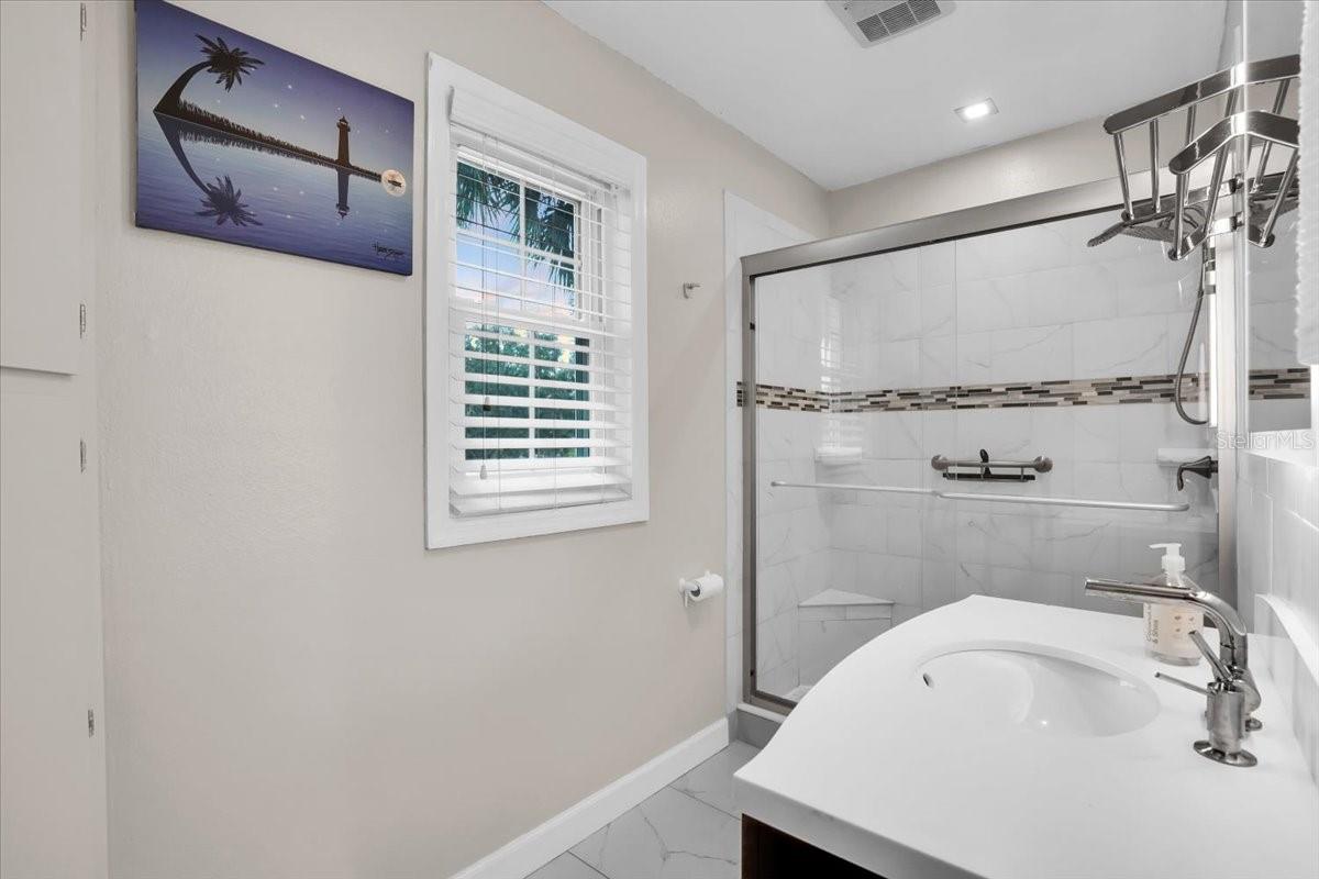 Image 19 of 37 For 101 Pompano Drive Se C