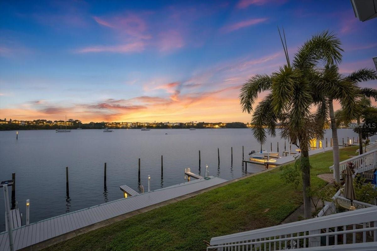 Image 20 of 37 For 101 Pompano Drive Se C