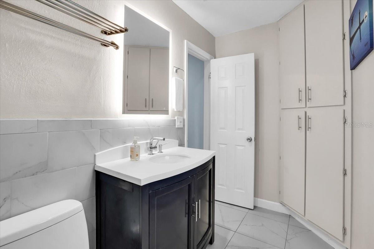 Image 21 of 37 For 101 Pompano Drive Se C