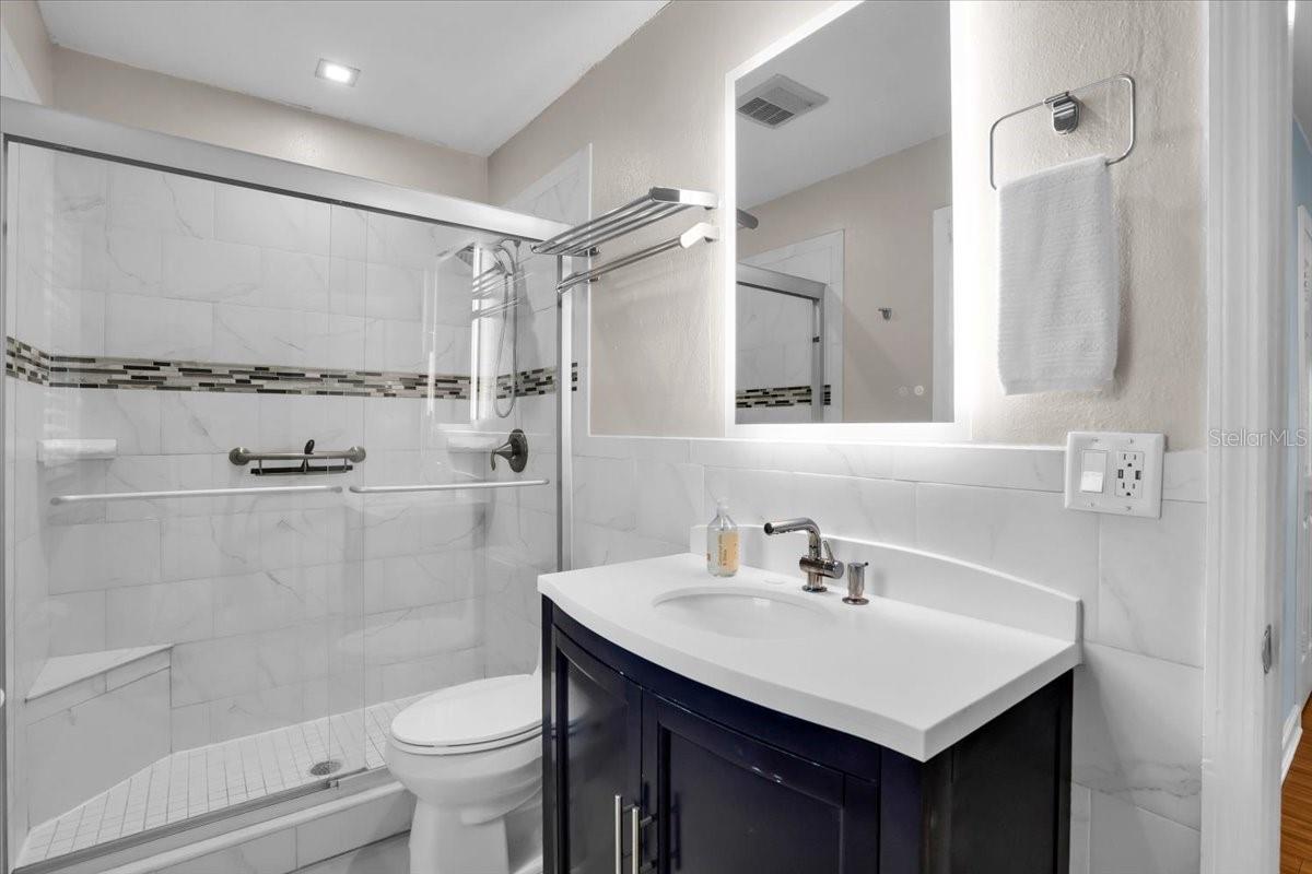 Image 22 of 37 For 101 Pompano Drive Se C