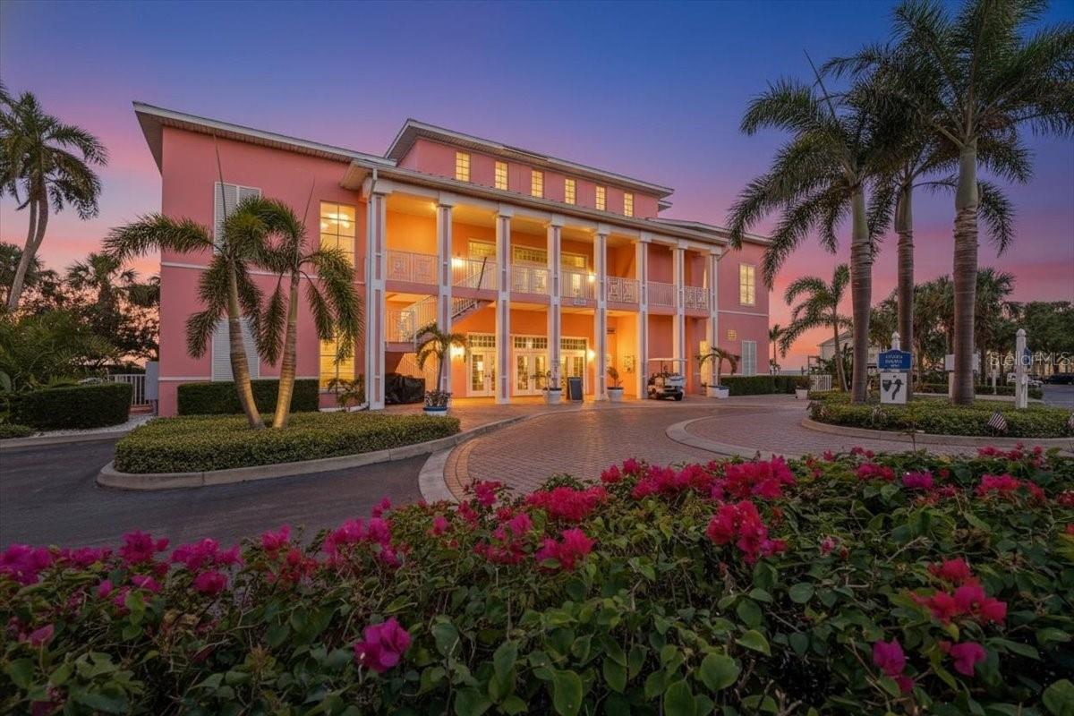 Image 23 of 37 For 101 Pompano Drive Se C