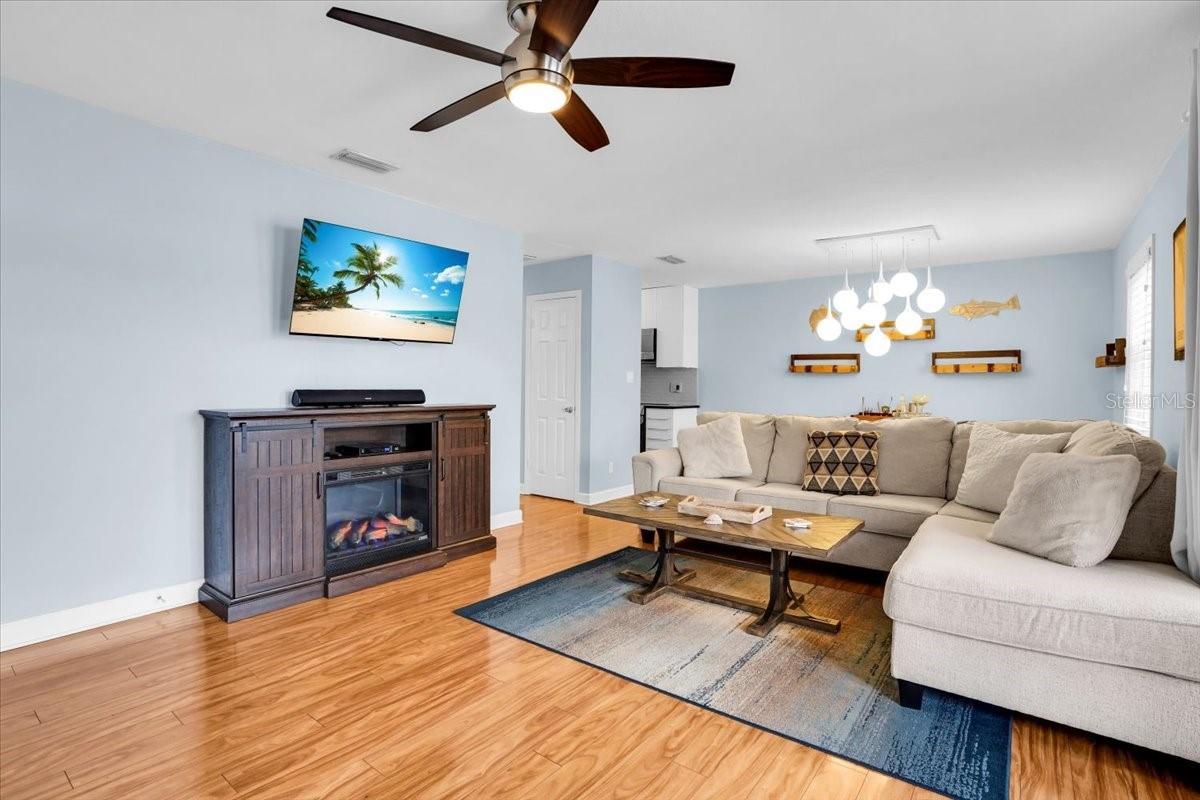 Image 4 of 37 For 101 Pompano Drive Se C