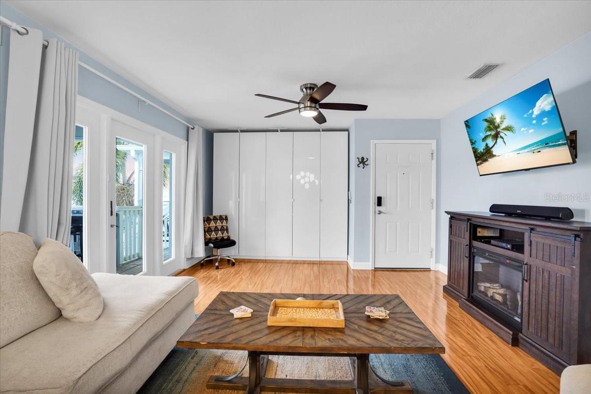 Image 8 of 37 For 101 Pompano Drive Se C