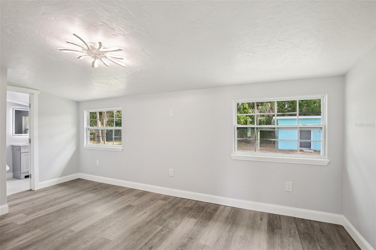 Listing photo id 9 for 215 17th Street Nw