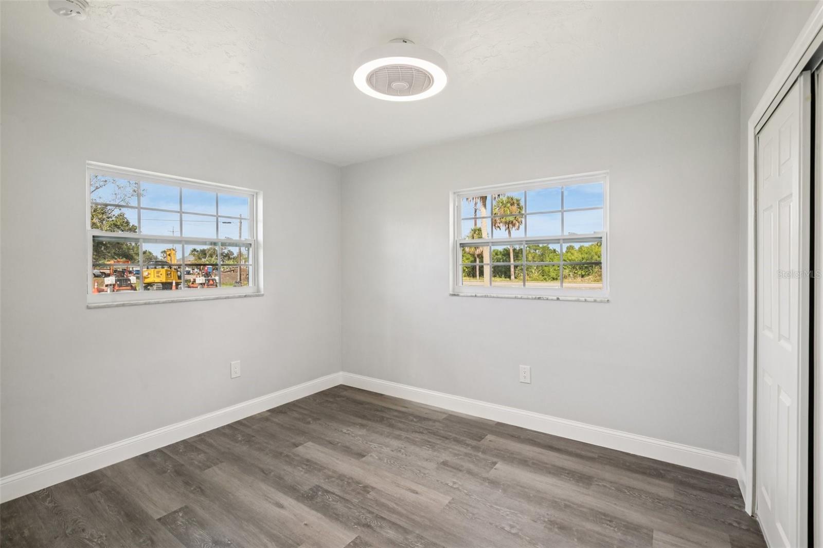 Listing photo id 14 for 215 17th Street Nw