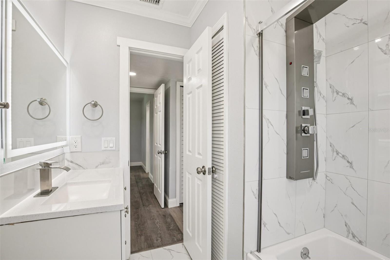 Listing photo id 15 for 215 17th Street Nw