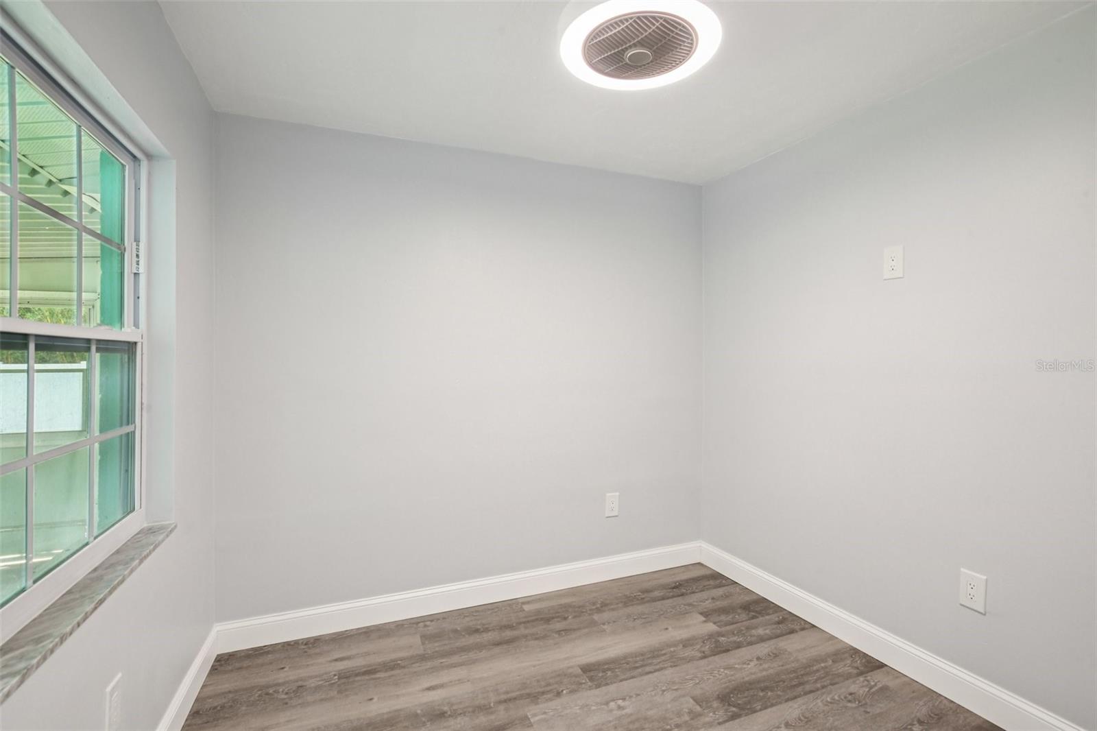 Listing photo id 18 for 215 17th Street Nw