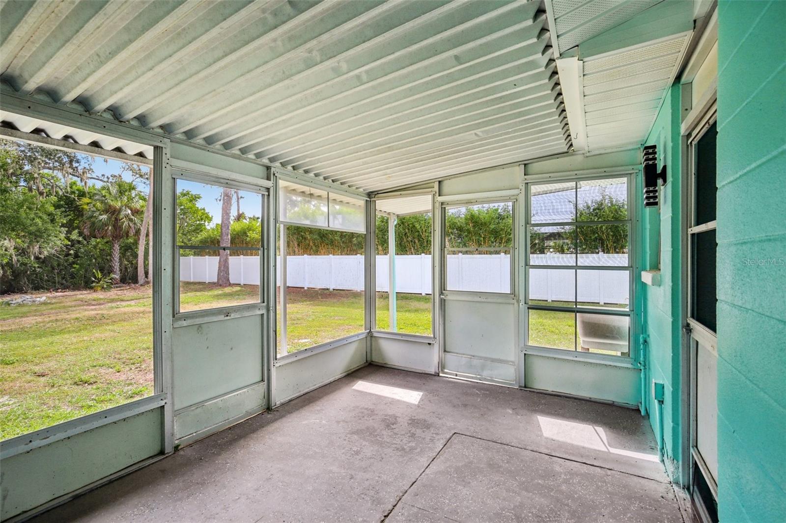 Listing photo id 21 for 215 17th Street Nw