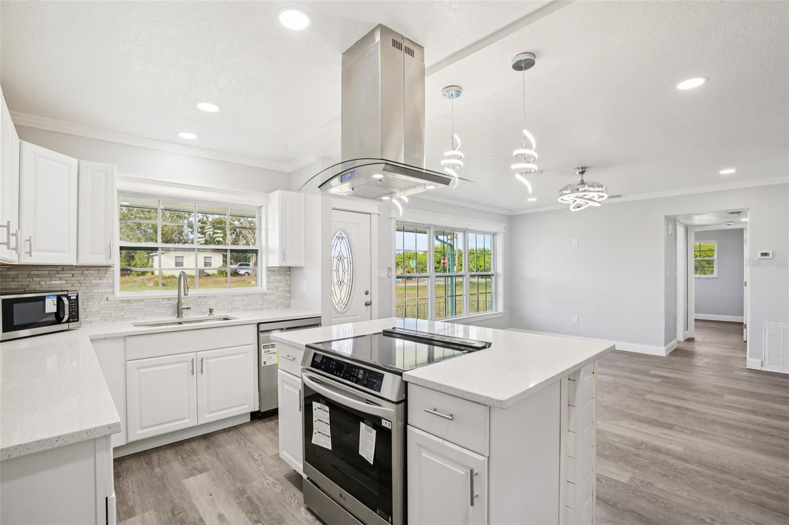 Listing photo id 5 for 215 17th Street Nw