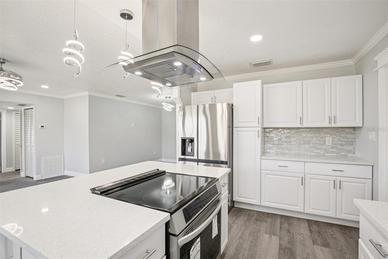 Listing photo id 6 for 215 17th Street Nw