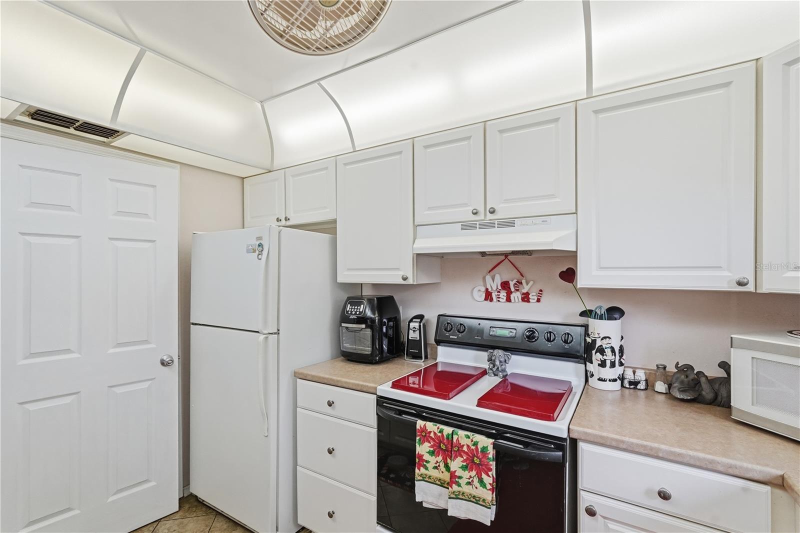 Image 7 of 25 For 1851 Bough Avenue A