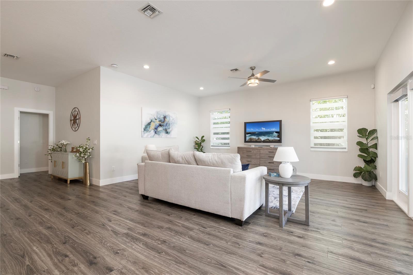 Image 25 of 60 For 416 Indiana Avenue