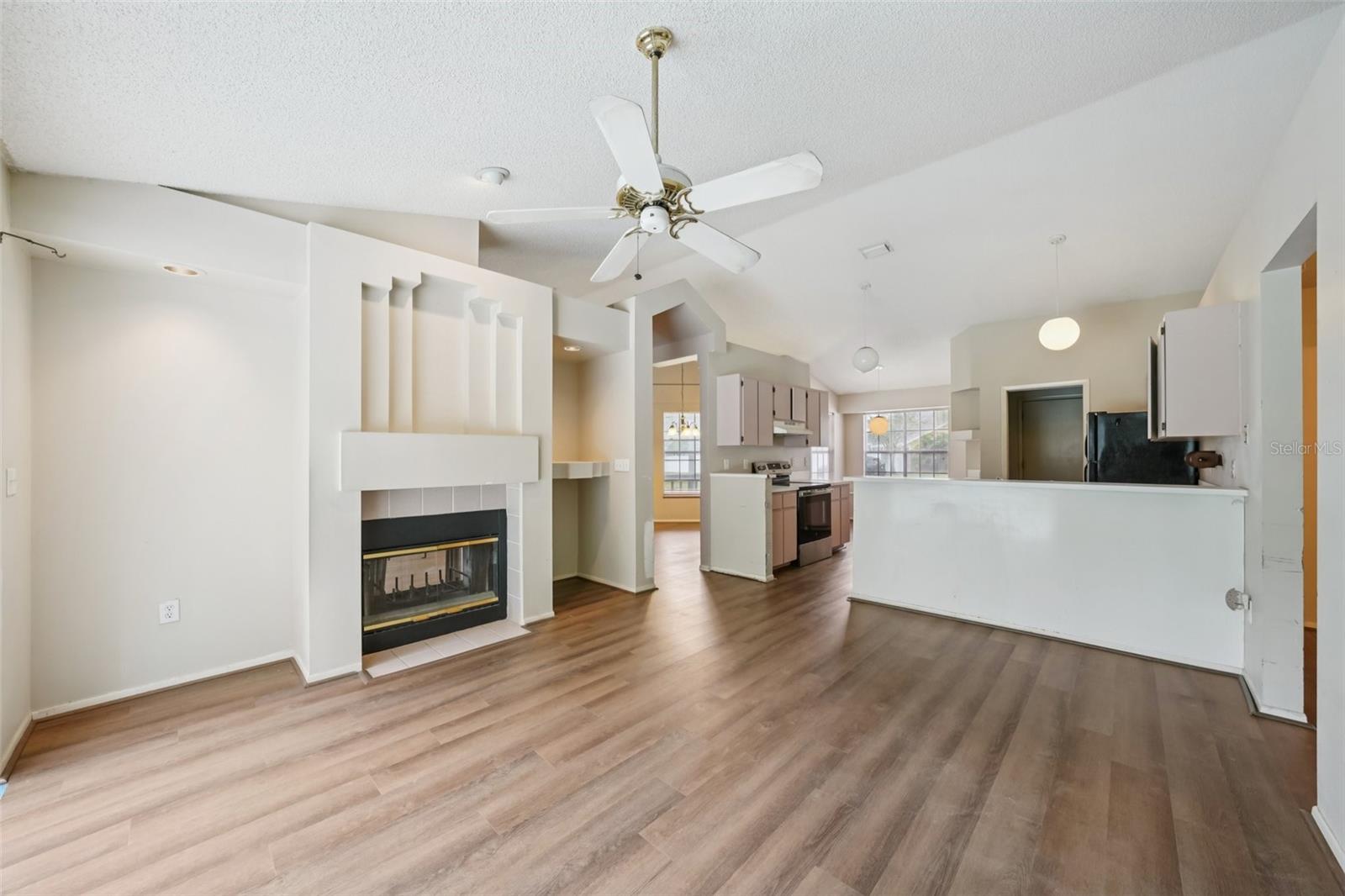 Image 10 of 33 For 3404 Silverstone Court E