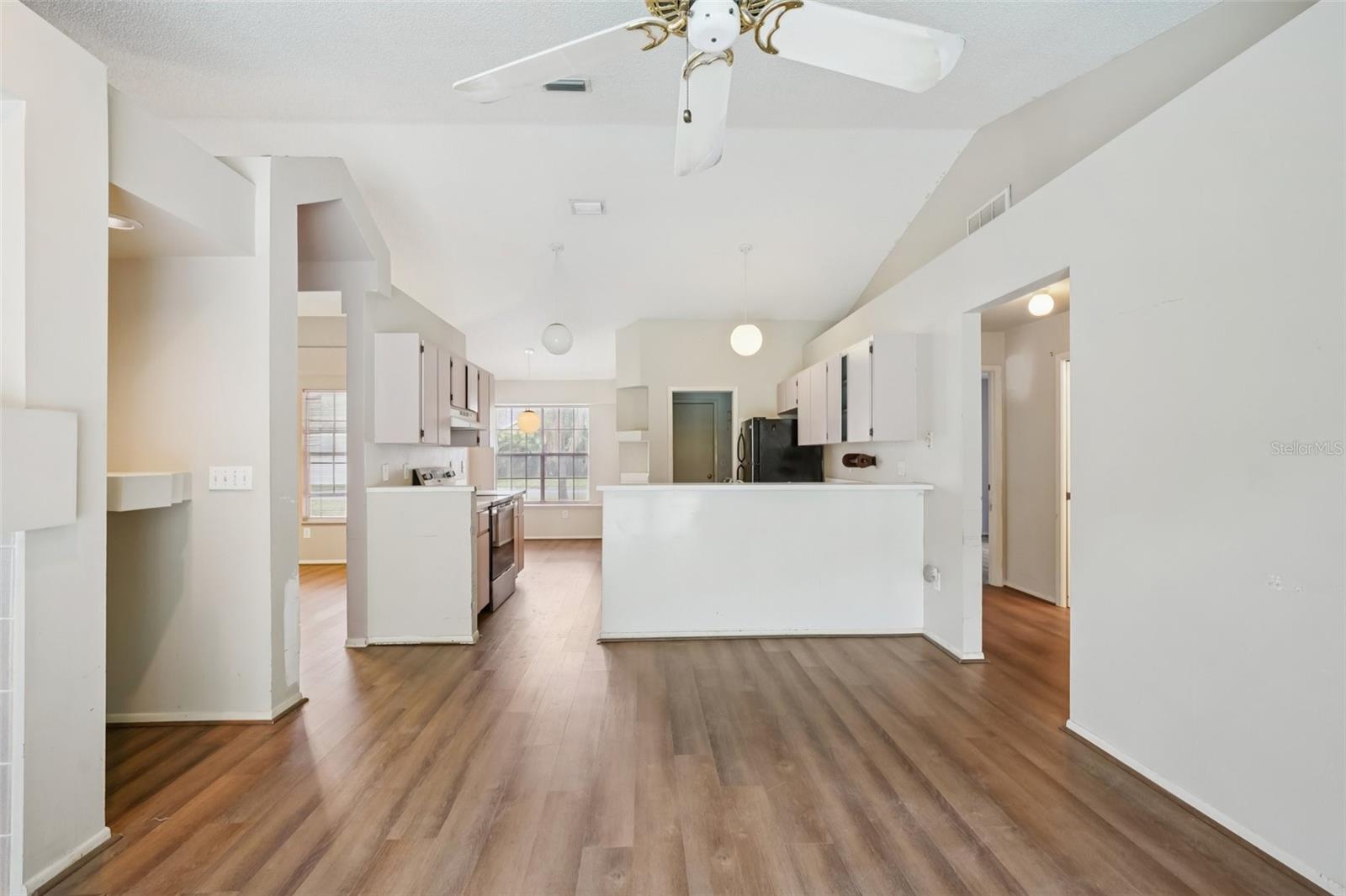 Image 13 of 33 For 3404 Silverstone Court E