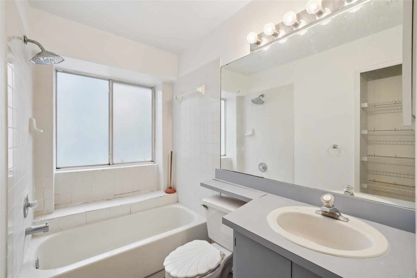 Image 24 of 33 For 3404 Silverstone Court E