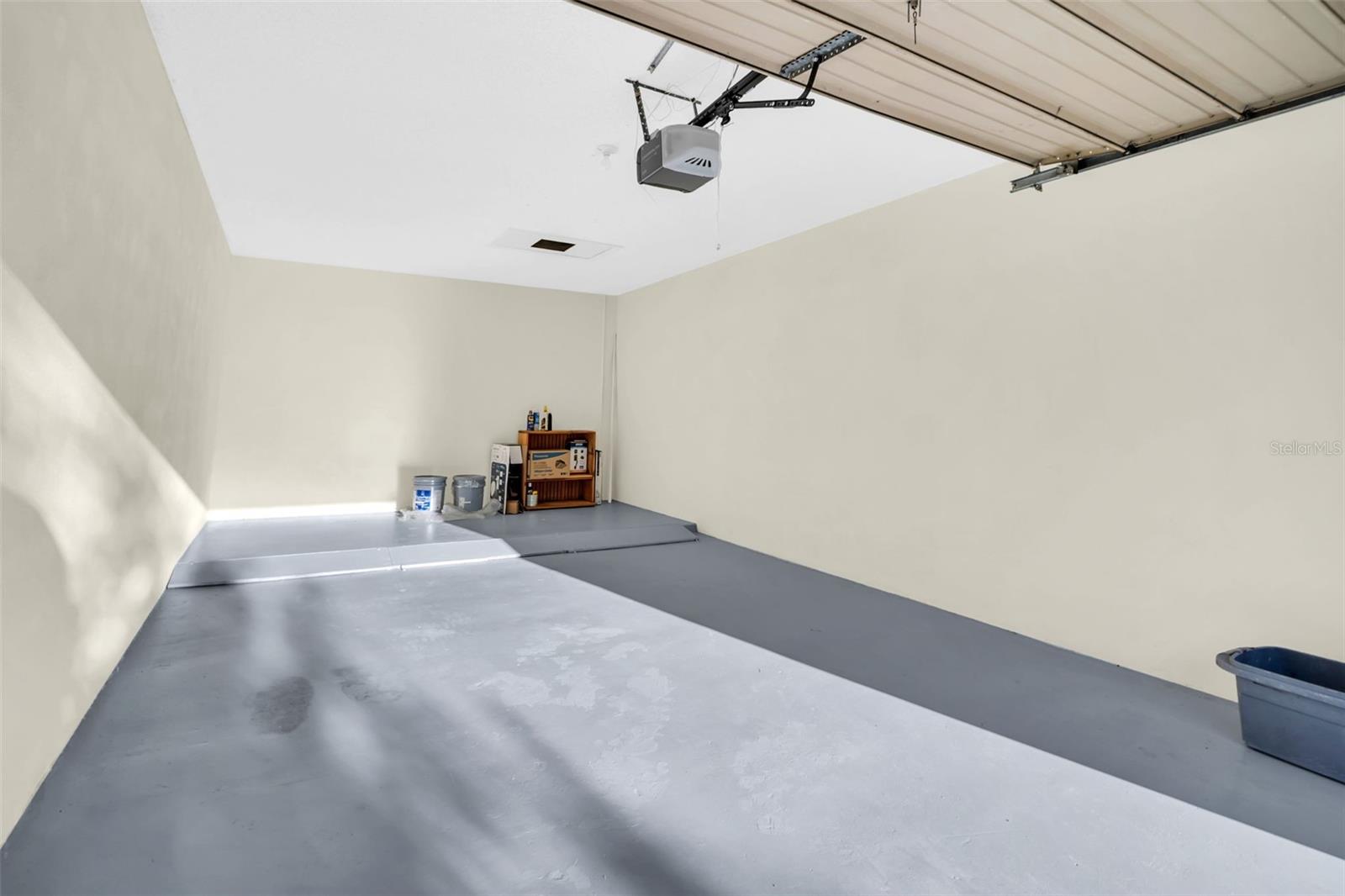 Image 33 of 52 For 899 Cleland Court A