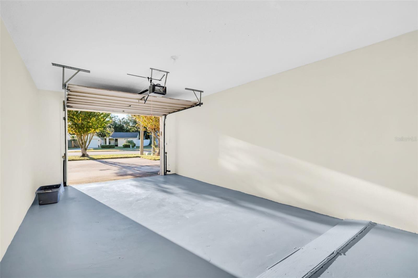 Image 34 of 52 For 899 Cleland Court A