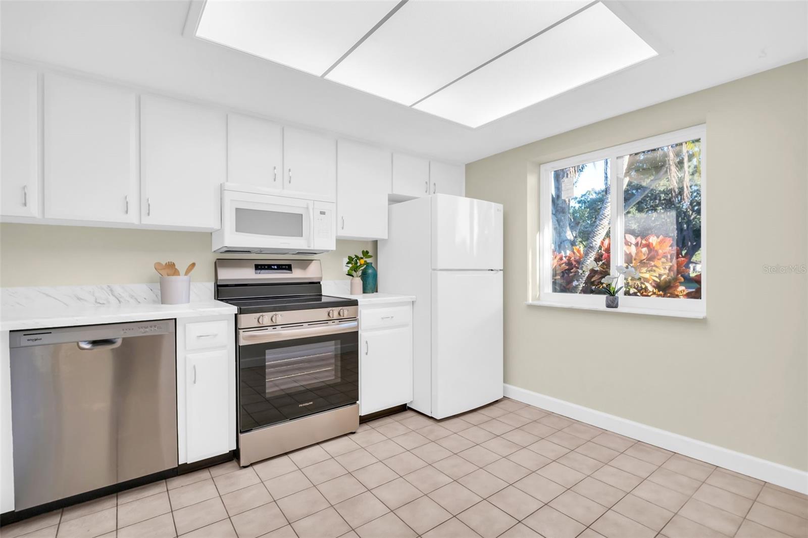 Image 7 of 52 For 899 Cleland Court A