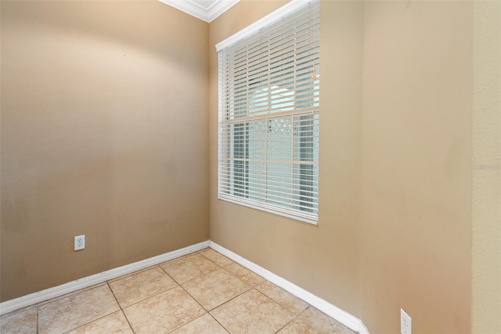 Image 12 of 41 For 2052 Park Crescent Drive