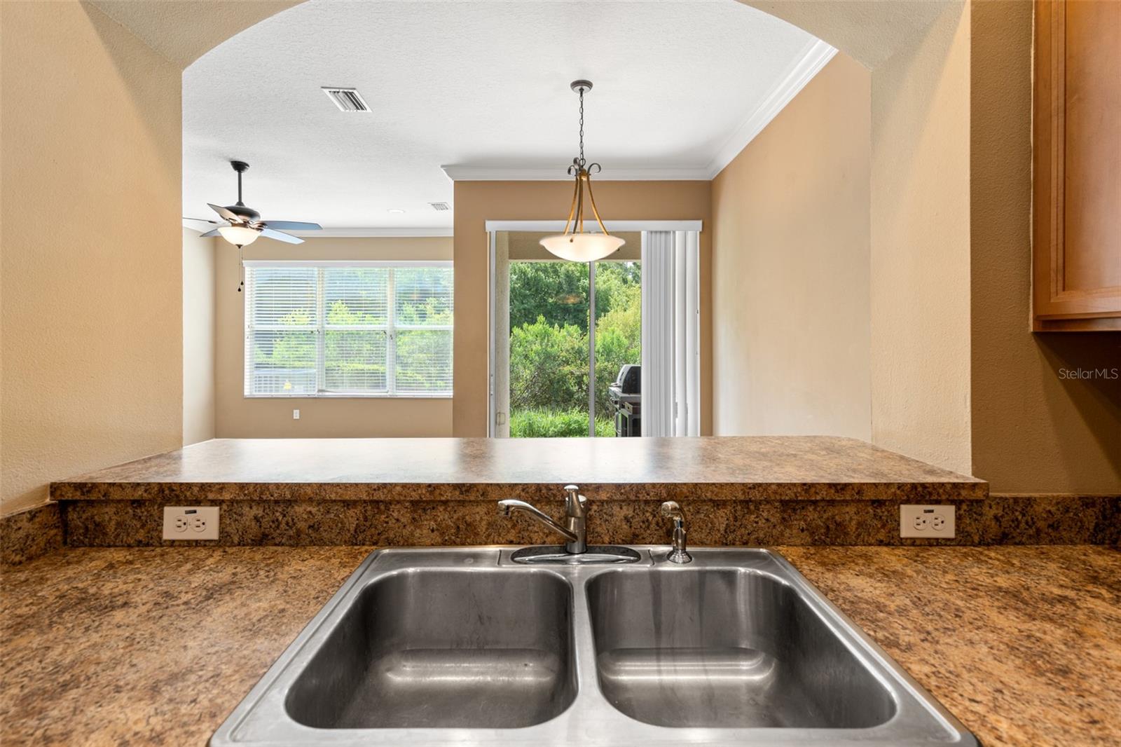 Image 16 of 41 For 2052 Park Crescent Drive