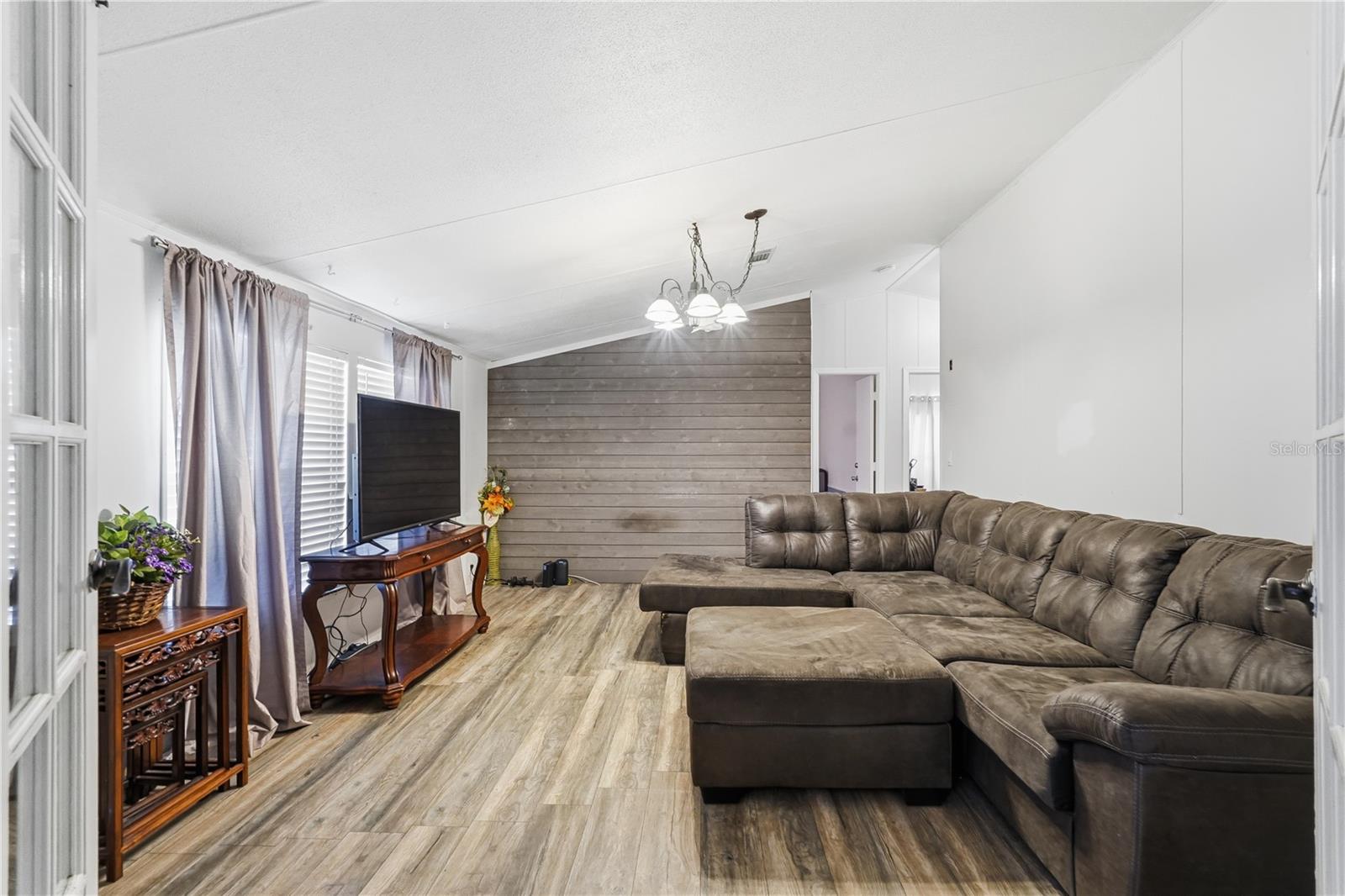 Image 4 of 34 For 1205 Calvary Road