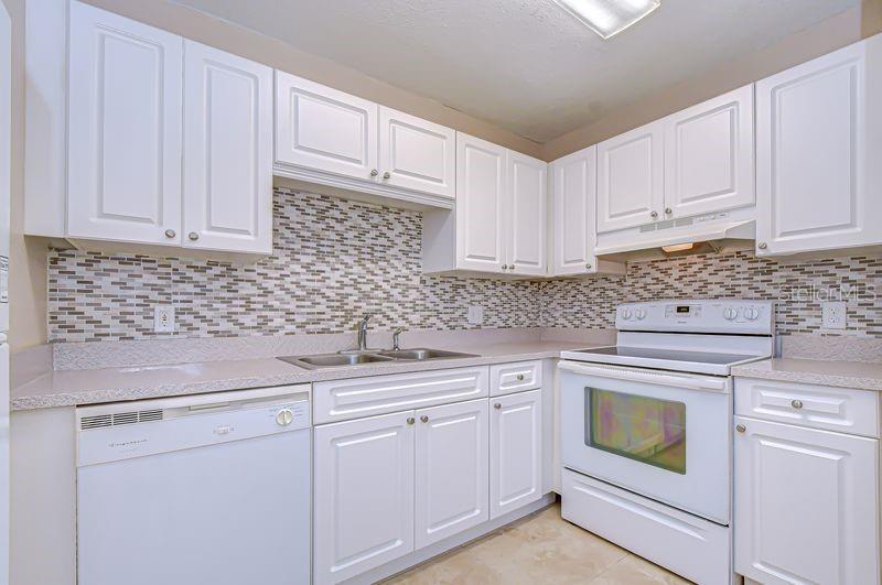 Image 14 of 45 For 13693 Orange Sunset Drive 203