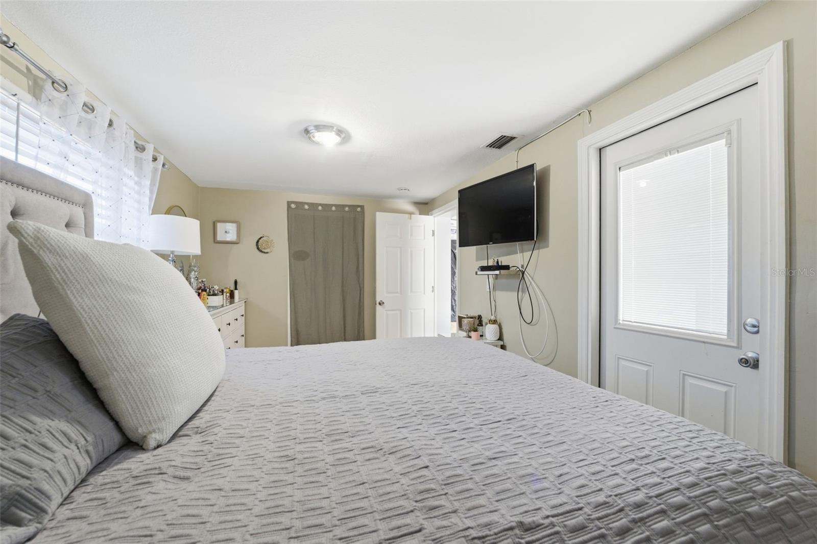 Image 18 of 26 For 3310 Beach Street