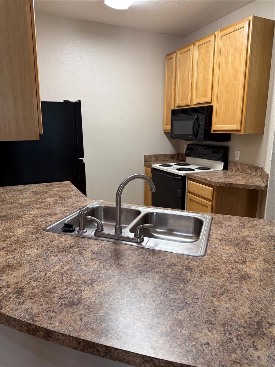 Image 8 of 14 For 10017 Courtney Palms Boulevard 304