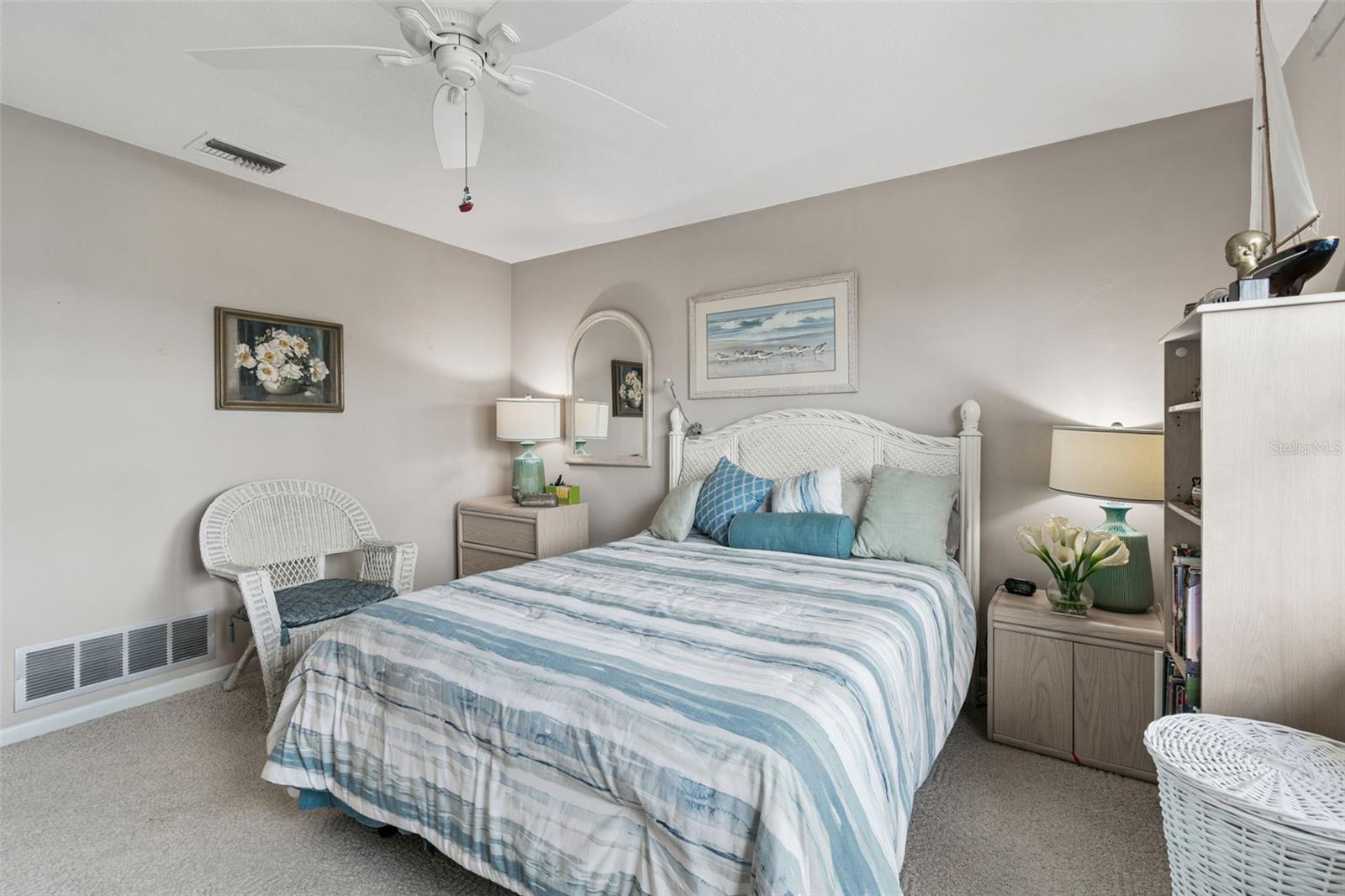 Image 21 of 41 For 9026 Golden Horseshoe Drive