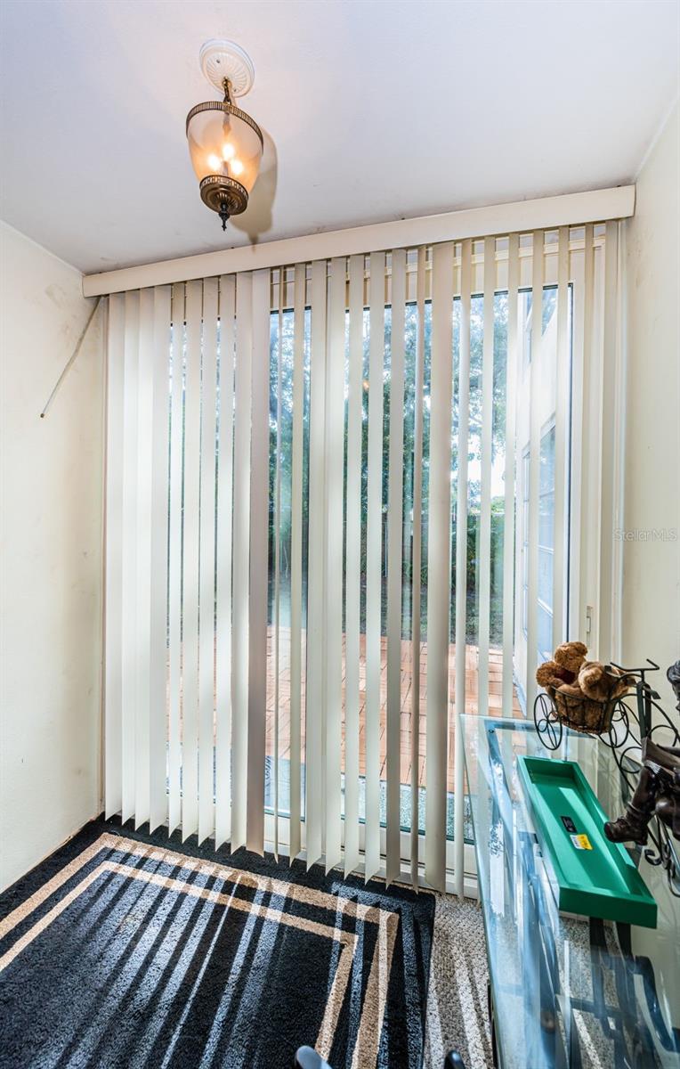 Image 21 of 31 For 2001 Greenbriar Boulevard 7