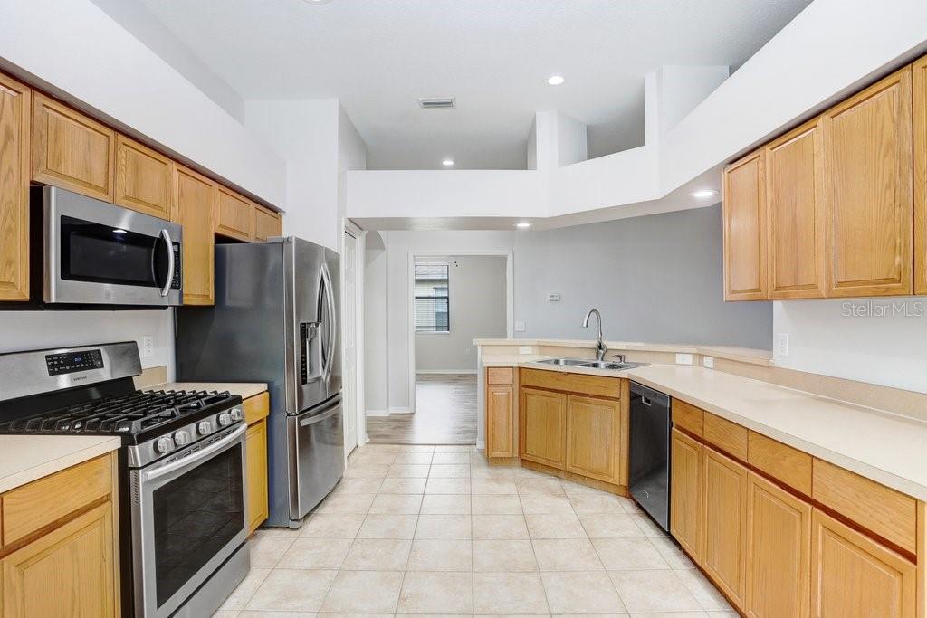 Image 16 of 52 For 15451 Martinmeadow Drive