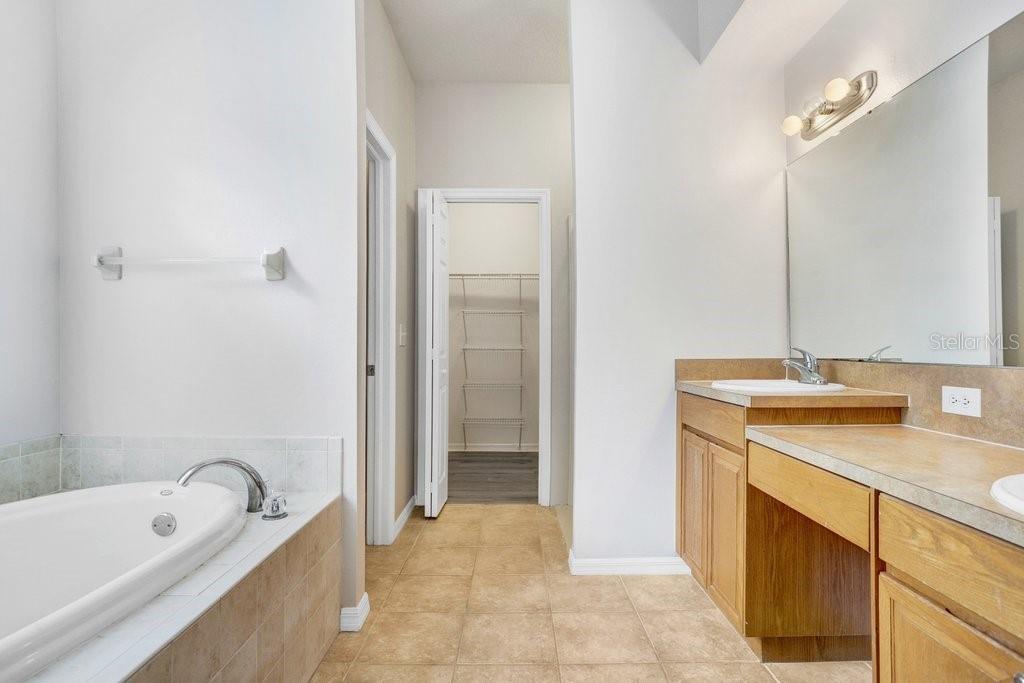 Image 24 of 52 For 15451 Martinmeadow Drive