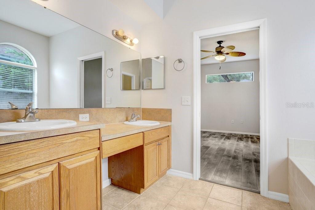 Image 25 of 52 For 15451 Martinmeadow Drive