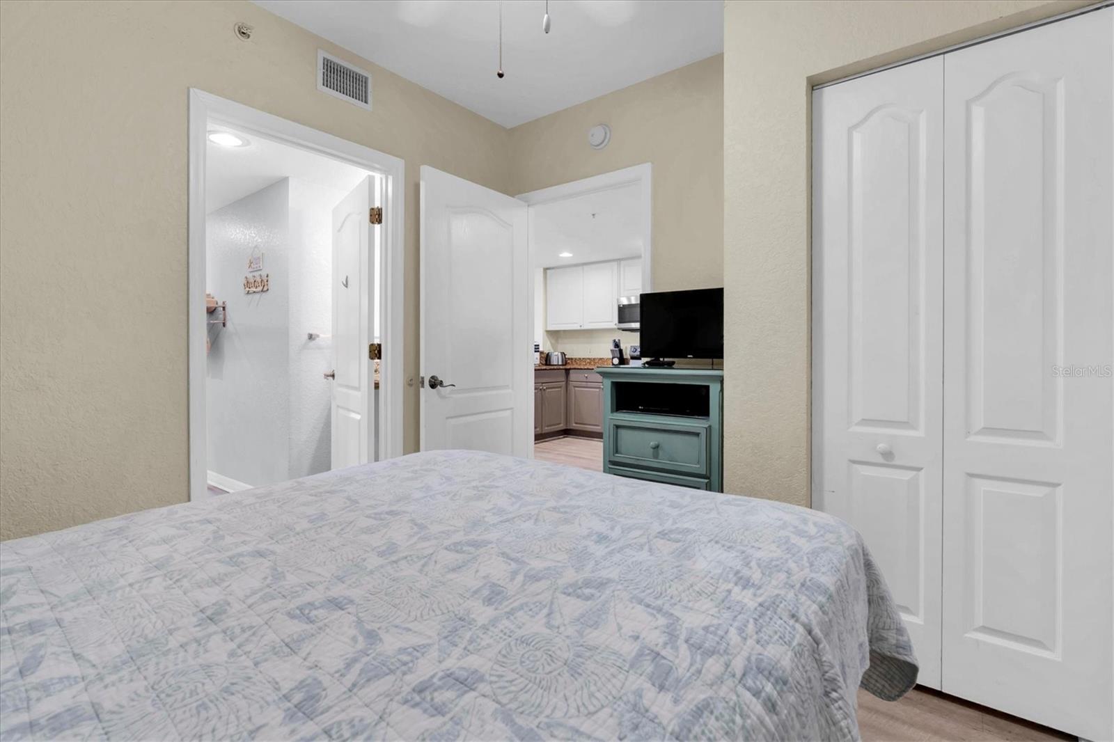 Image 23 of 39 For 12000 Gulf Boulevard 207n