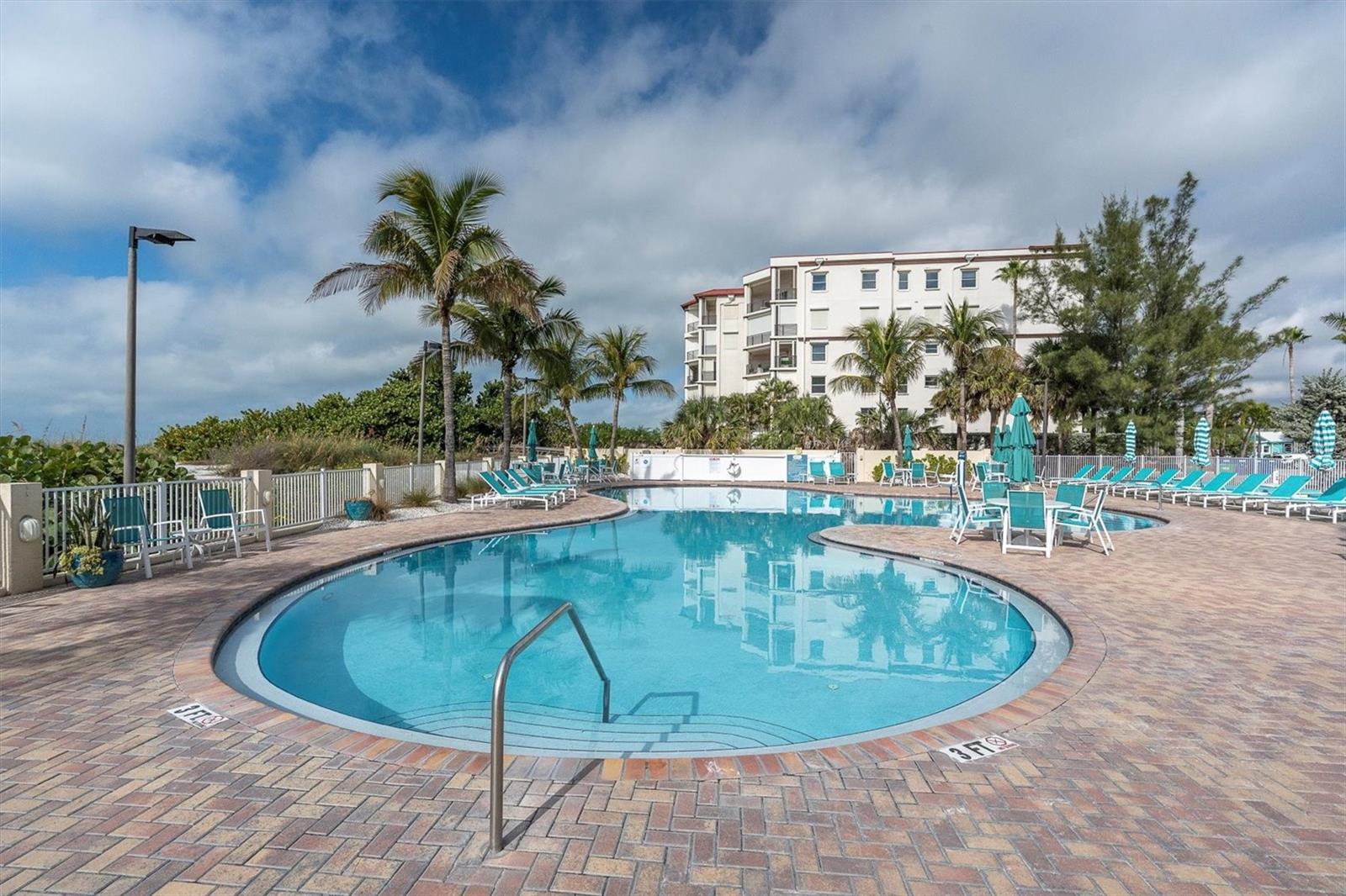 Image 28 of 39 For 12000 Gulf Boulevard 207n