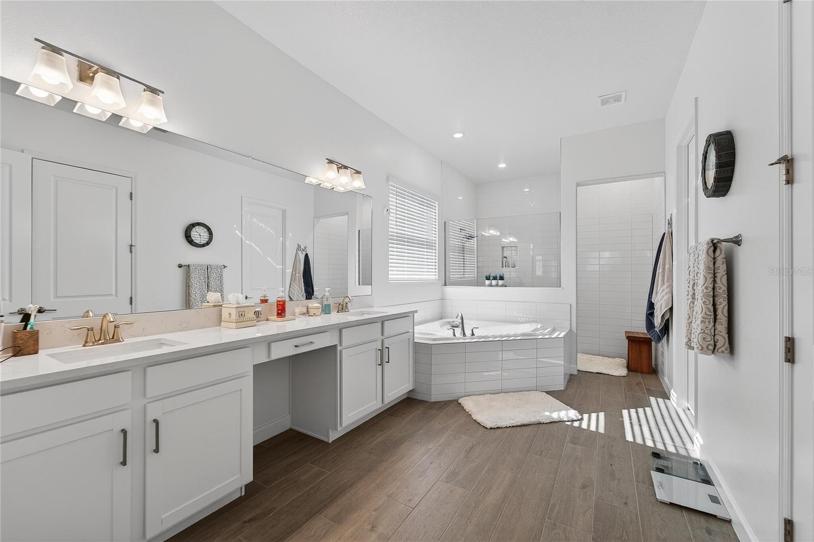 Image 31 of 98 For 17216 Scuba Crest Street