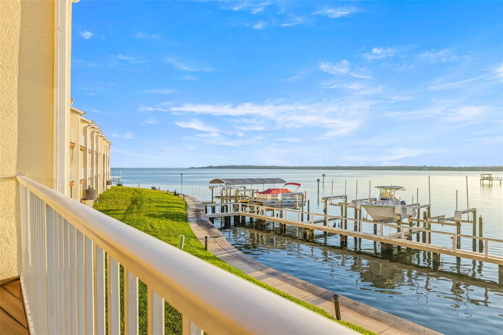 Listing photo id 9 for 152 Brent Circle