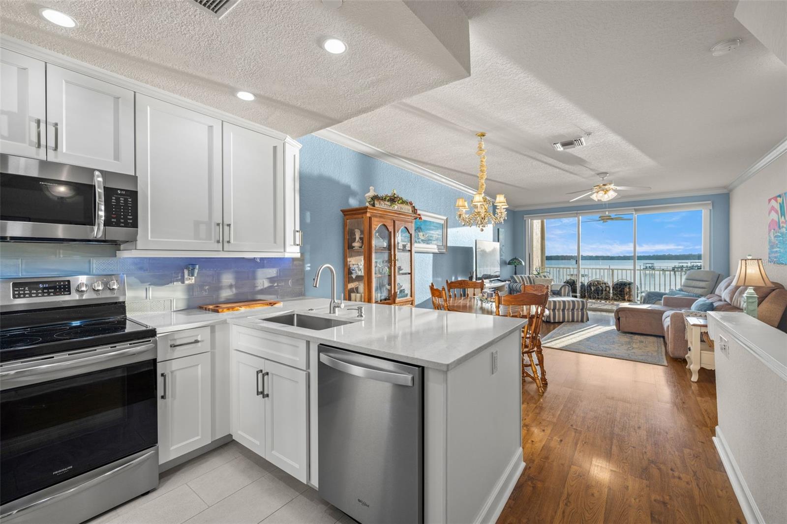 Listing photo id 14 for 152 Brent Circle