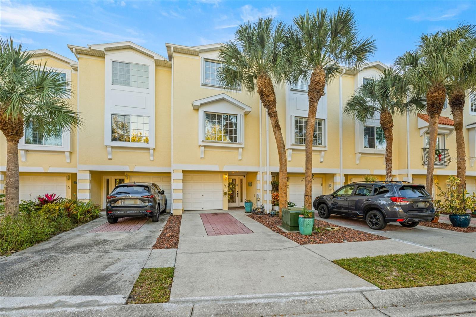 Listing photo id 0 for 152 Brent Circle