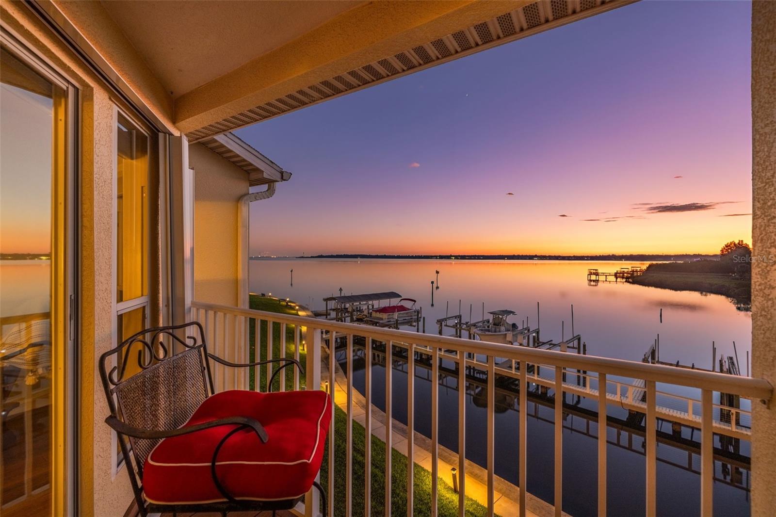 Listing photo id 24 for 152 Brent Circle