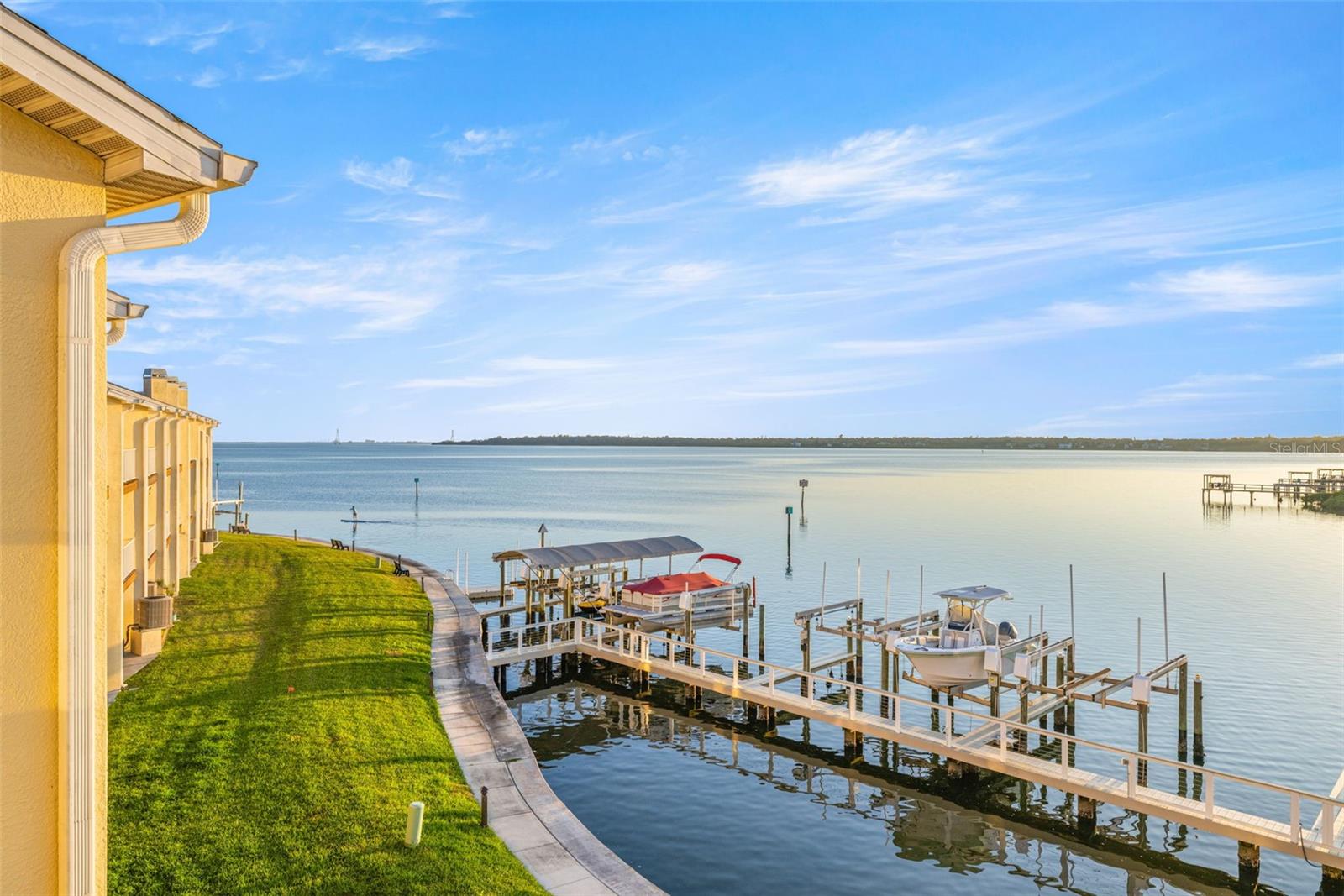 Listing photo id 25 for 152 Brent Circle