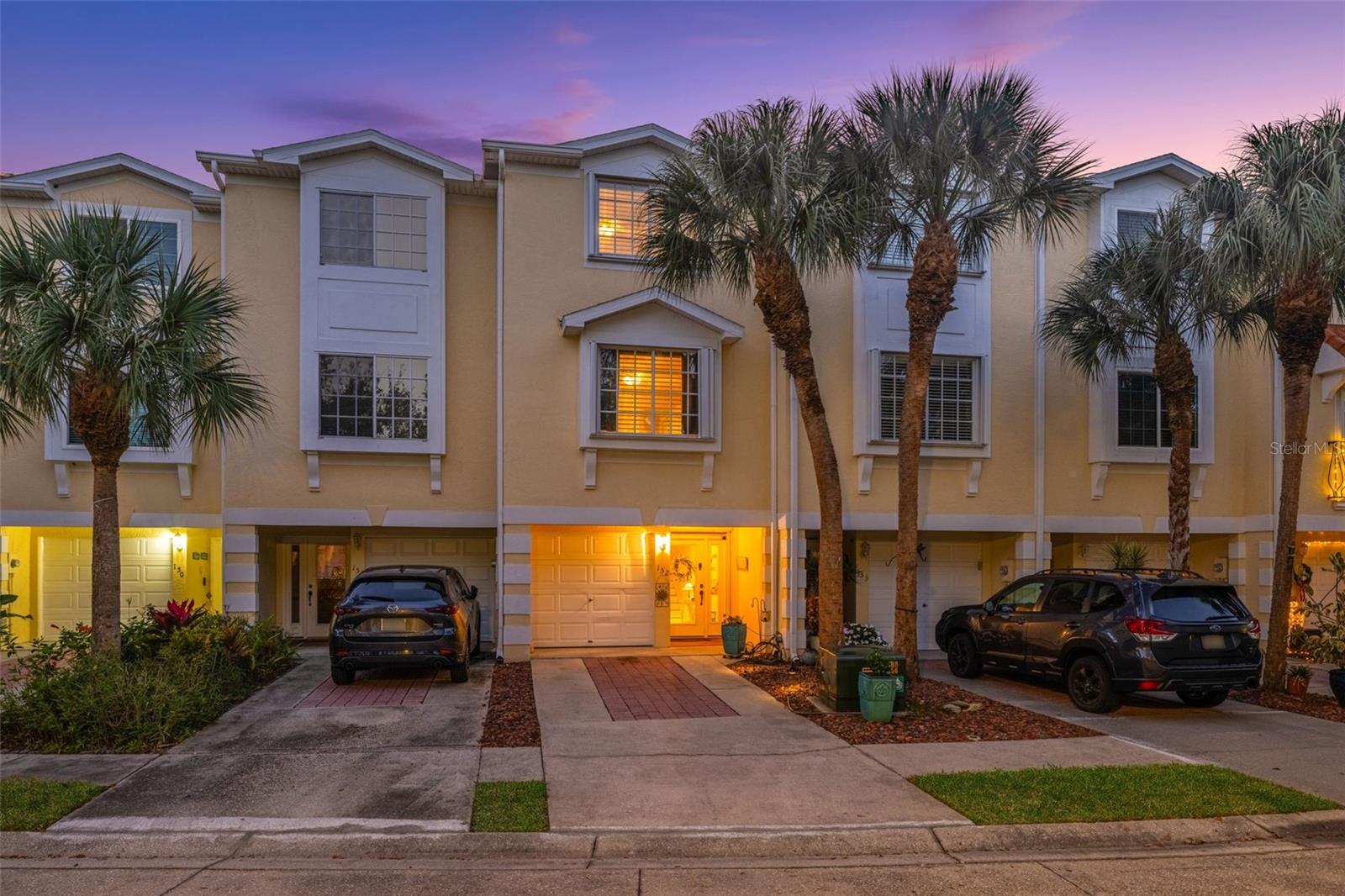 Listing photo id 1 for 152 Brent Circle